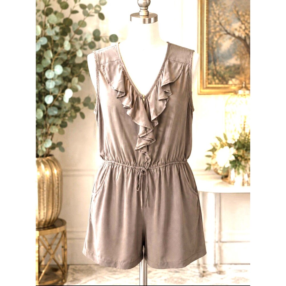 NWT Go Coco Women’s Mocha Ruffle Romper Size L 38” Bust Pockets